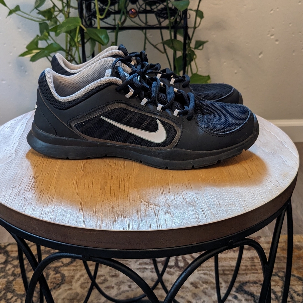 Nike's - Picture 4 of 5